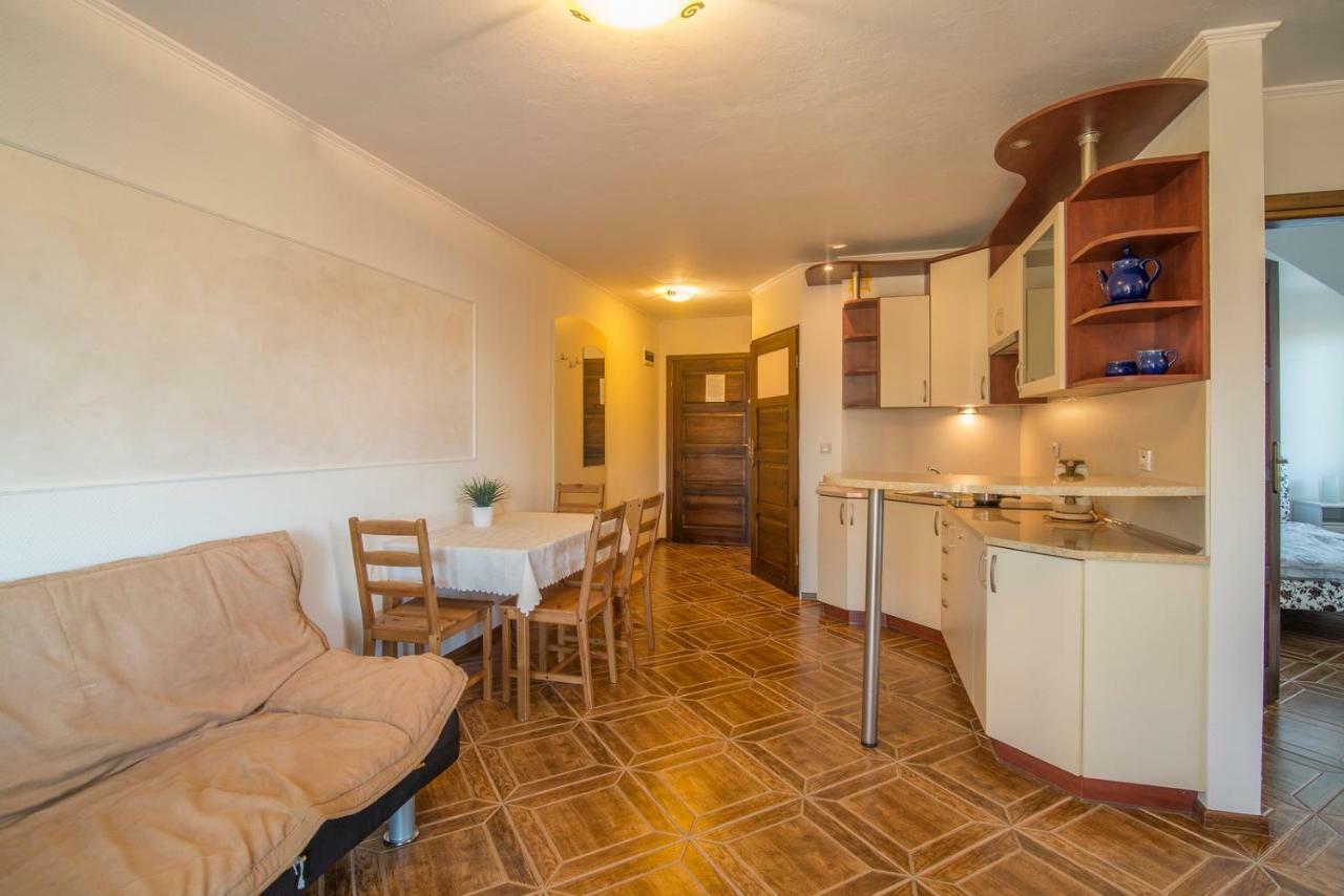 Pionow Rodzinne Apartamenty Urocza 10 Криница Морска Екстериор снимка