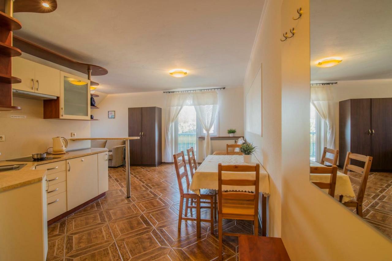 Pionow Rodzinne Apartamenty Urocza 10 Криница Морска Екстериор снимка