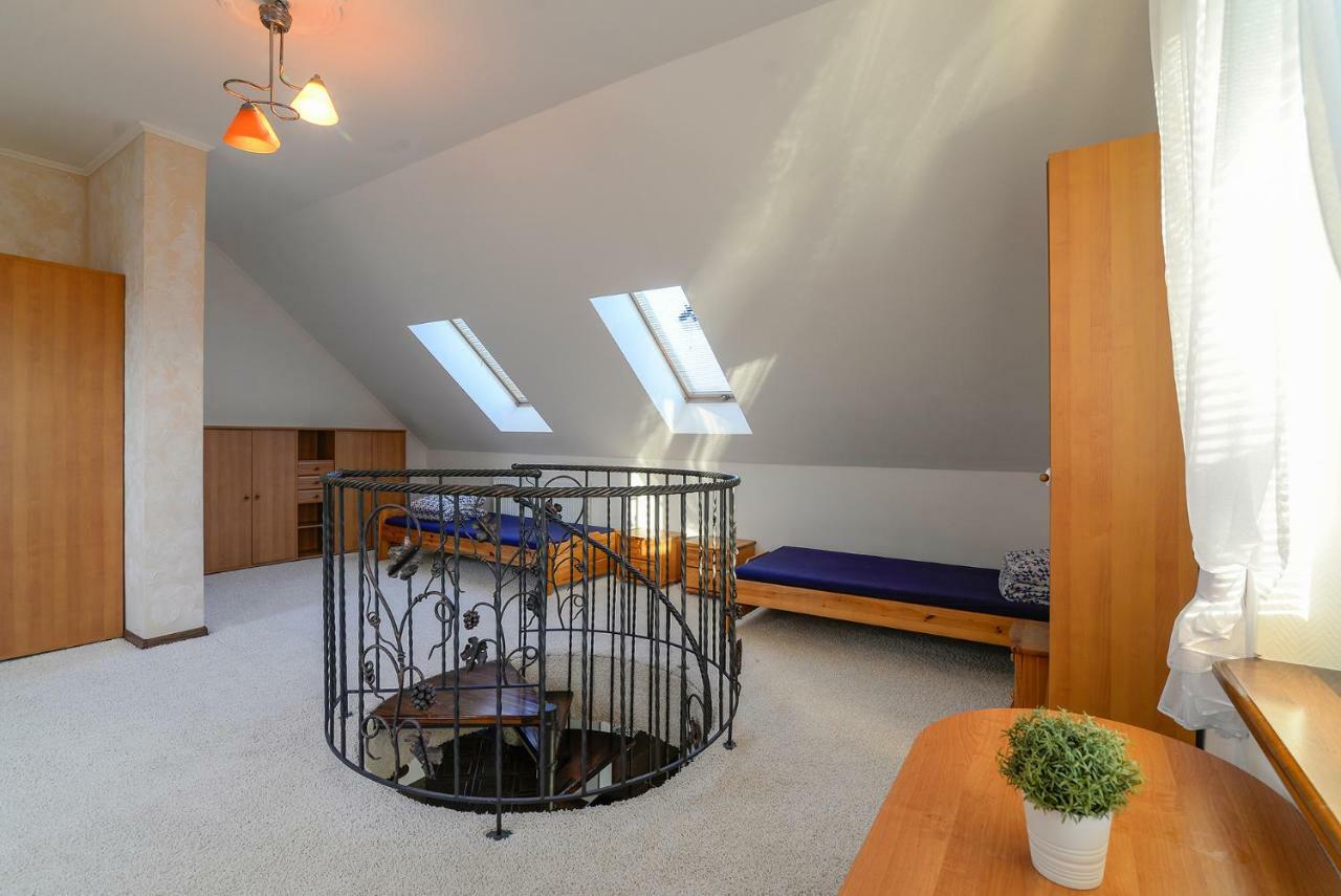 Pionow Rodzinne Apartamenty Urocza 10 Криница Морска Екстериор снимка