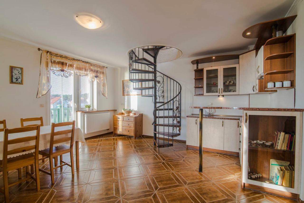 Pionow Rodzinne Apartamenty Urocza 10 Криница Морска Екстериор снимка