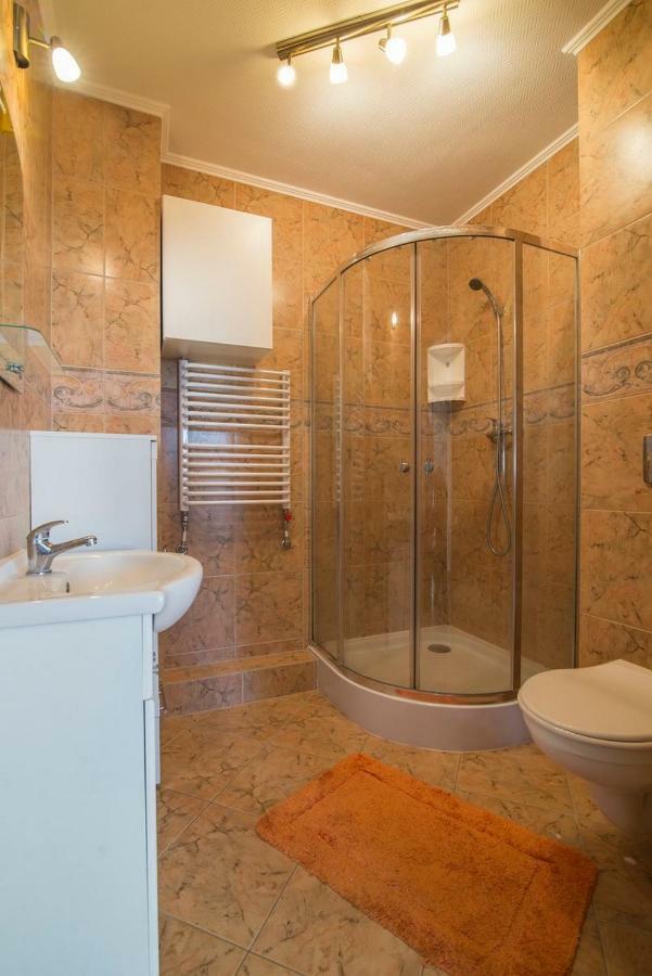 Pionow Rodzinne Apartamenty Urocza 10 Криница Морска Екстериор снимка
